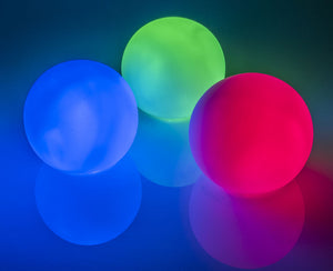 Mister fluo : Balle silicone avec sa base. Change de couleur toutes les secondes ou reste sur une couleur fixe déterminée.